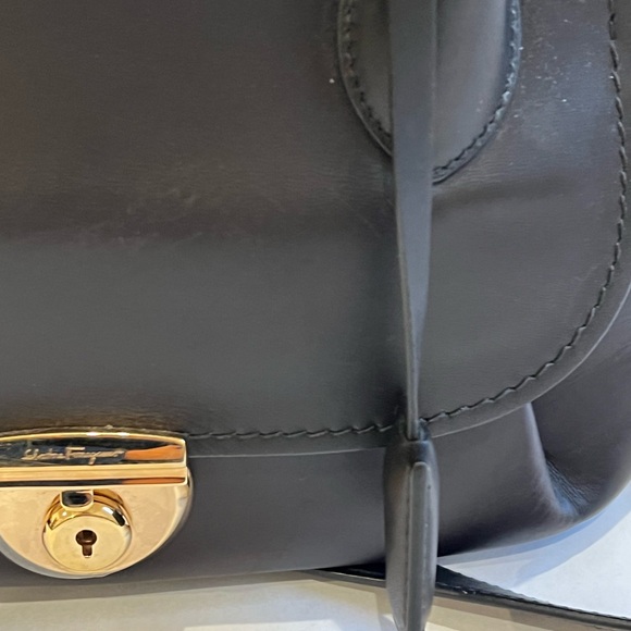 Salvatore Ferragamo: Fiamma, medium tote- Black - Picture 5 of 14